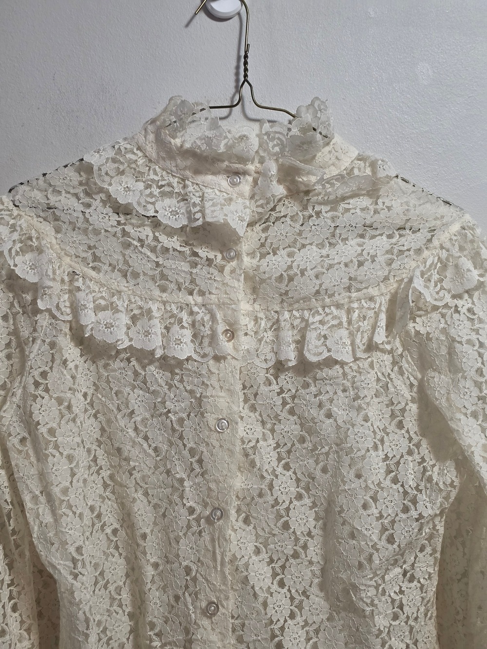 Vintage Women's Ivory Lace Ruffle High-Neck Blouse - Picture 3 of 11